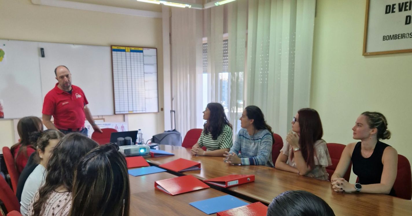 Estudantes de medicina visitam Quartel dos Bombeiros de Santa Maria da Feira